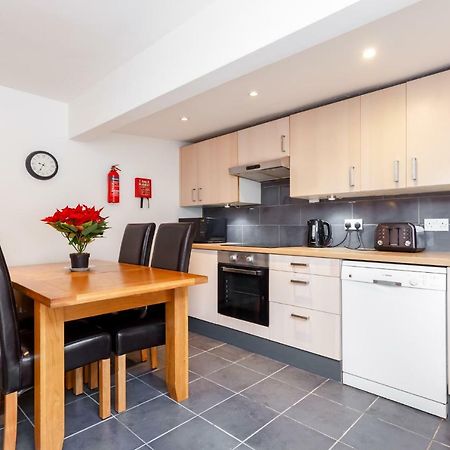 Gorgeous Town Centre Apt With Courtyard Garden Bournemouth Eksteriør billede