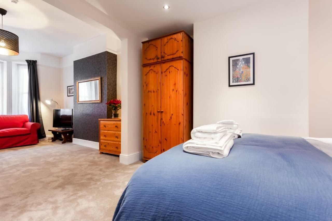 Gorgeous Town Centre Apt With Courtyard Garden Bournemouth Eksteriør billede