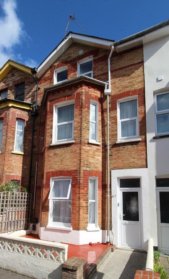 Gorgeous Town Centre Apt With Courtyard Garden Bournemouth Eksteriør billede