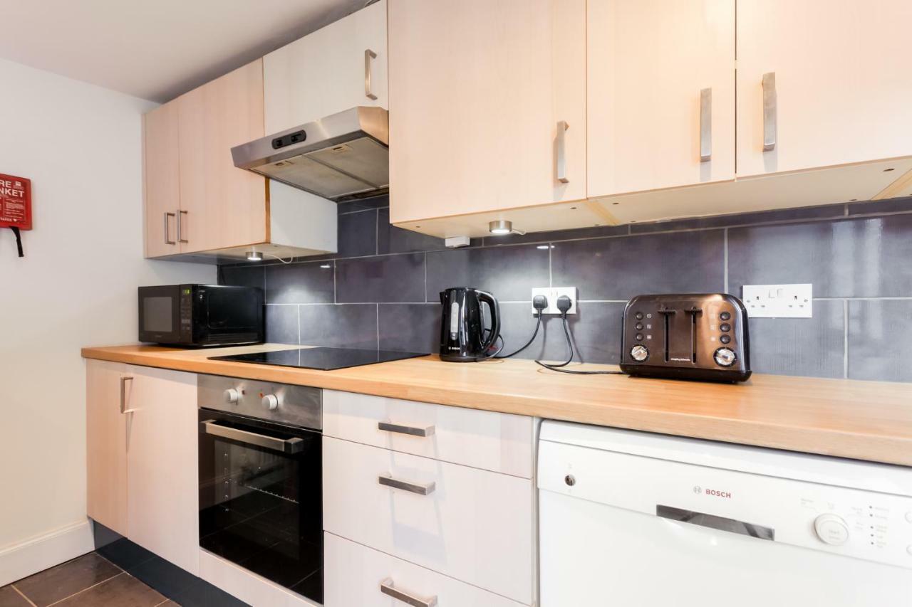 Gorgeous Town Centre Apt With Courtyard Garden Bournemouth Eksteriør billede