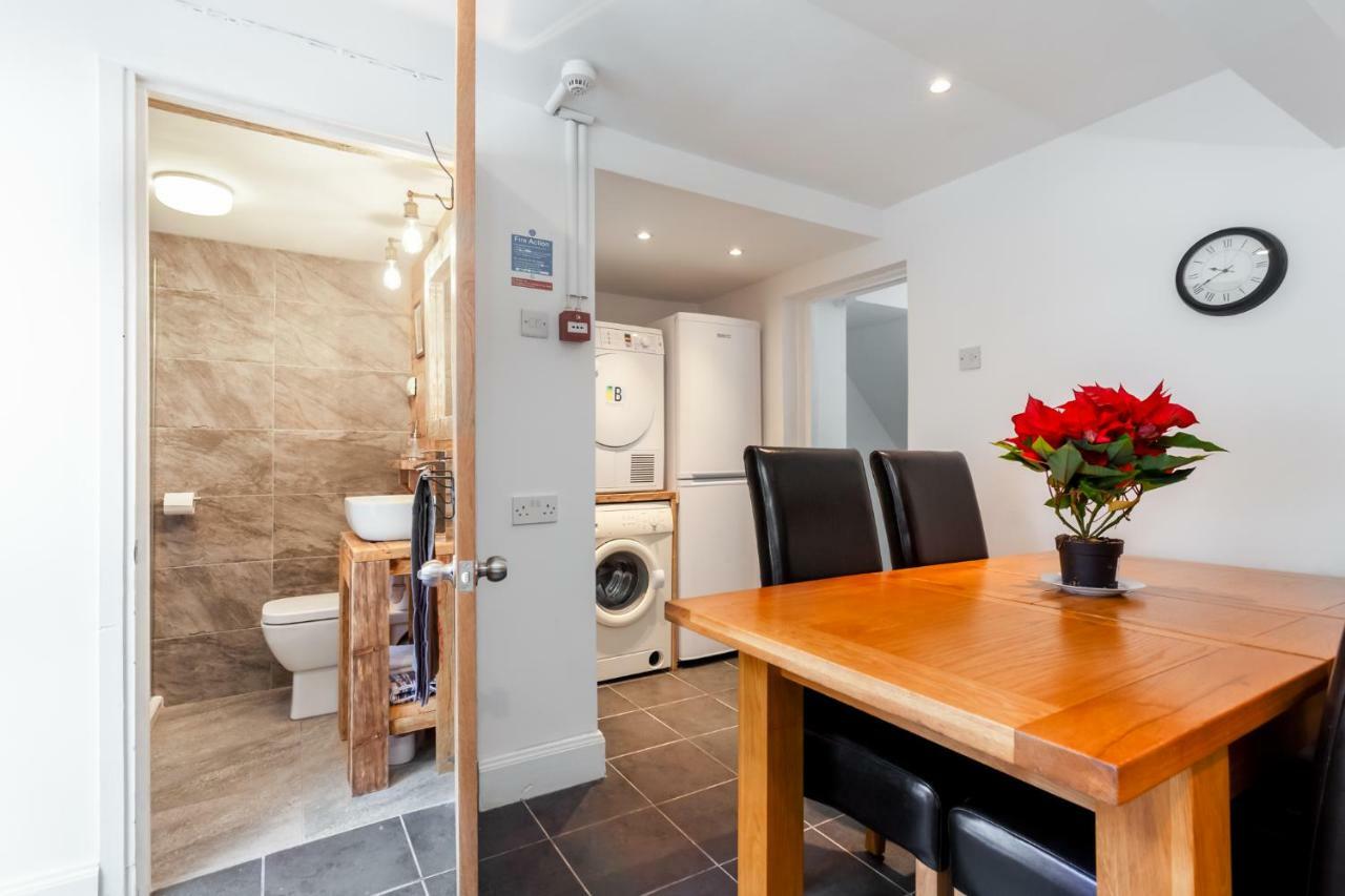 Gorgeous Town Centre Apt With Courtyard Garden Bournemouth Eksteriør billede